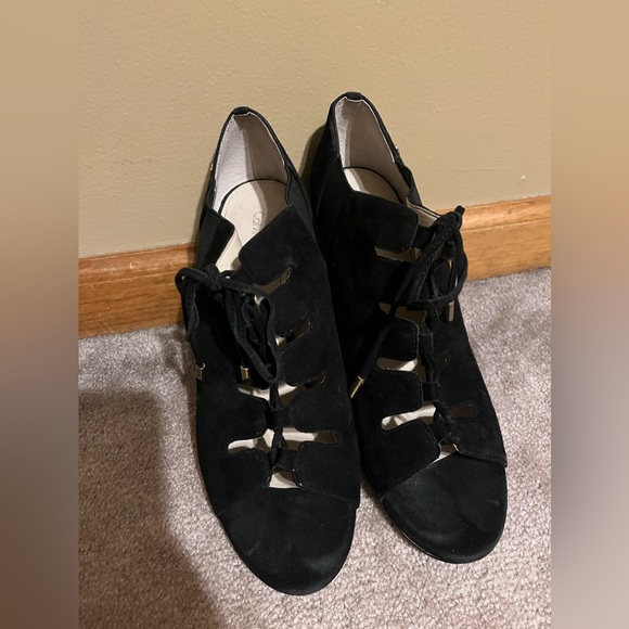 Calvin Klein Suede heels - Picture 2 of 7